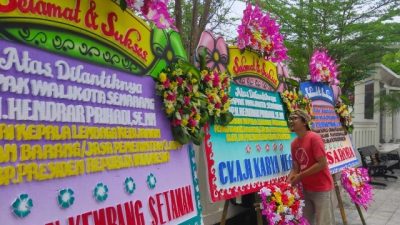 Banjir Karangan Bunga Ucapan Selamat Hendrar Prihadi Jabat Kepala LKPP