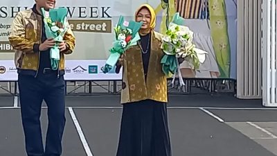 Bupati dan Wakil Bupati Blora Jadi Model di Hari Batik Nasional