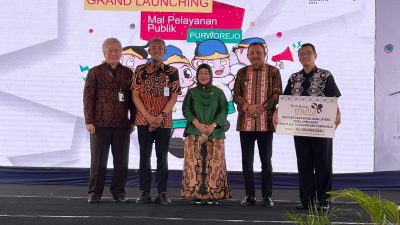 Bank Jateng Serahkan Bantuan Rp 396 Juta untuk Bantuan Ambulance ke RSUD R.A.A Tjokronegoro