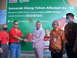 Upaya Lestarikan Lingkungan, Alfamart dan Pemkot Tanam 1.400 Bibit Mangrove di Tambakrejo