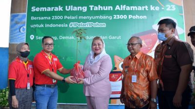 Upaya Lestarikan Lingkungan, Alfamart dan Pemkot Tanam 1.400 Bibit Mangrove di Tambakrejo