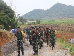 TMMD Kodim Jepara Bangun Jalan agar Perekonomian Lancar