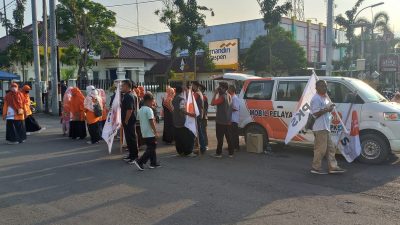 PKS Kabupaten Blora Bagi-bagi Souvenir di Lima Dapil