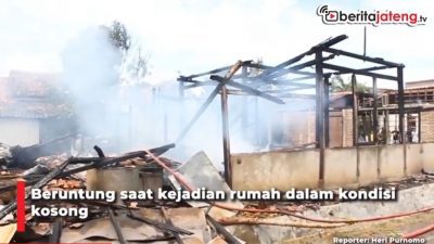 [Video] Rumah Polisi di Blora Ludes Terbakar
