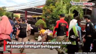[Video] Satpol PP Datang, Pedagang Tunggang Langgang