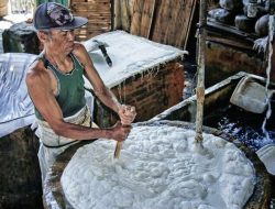 Harga Kedelai Impor Meroket, Pengrajin Tahu di Semarang Menjerit