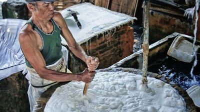 Harga Kedelai Impor Meroket, Pengrajin Tahu di Semarang Menjerit