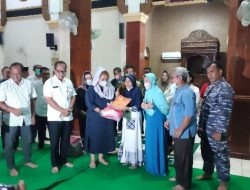 Pemkot Beri Bantuan Uang Tunai 95 Warga Terdampak Banjir di Perum Wahyu Utomo