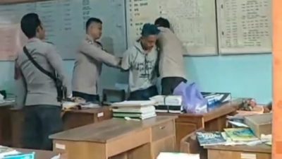 Pencuri Ketiduran Usai Acak-acak Kantor SD, Bangun Tidur Diborgol Polisi