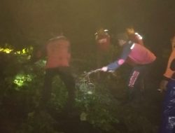 Hujan Deras, Akses Jalan Untung Suropati Ngaliyan Semarang Tertutup Material Longsor