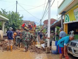 Pemkot Dibantu TNI-Polri Kerja Bhakti Bersihkan Rumah Terdampak Banjir