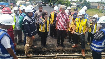 Pastikan Aman untuk Dilewati, Gubernur Jateng Cek Kondisi Jembatan Wonokerto