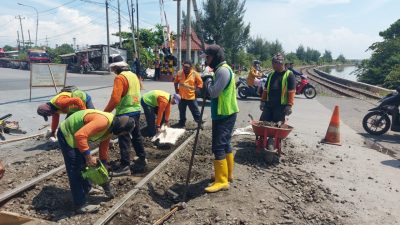 DAOP 4 Semarang Perbaiki Jalur Perlintasan Sebidang Jalan Ronggowarsito