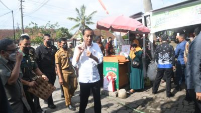 Presiden Jokowi Blusukan Ke Pasar Malang Jiwan Colomadu
