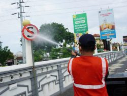 Dinas Perhubungan Bersihkan Rambu Lalu Lintas di 800 Titik Kota Semarang