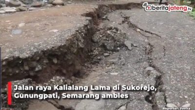 [Video] Hujan Deras, Jalan Raya di Semarang Ambles