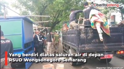 [Video] Belasan PKL Liar Dirazia Satpol PP
