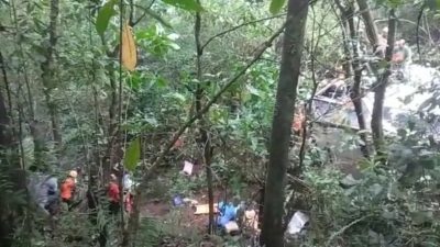 Bus Rombongan Wisata Asal Semarang Masuk Jurang di Magetan, 7 Meninggal Dunia