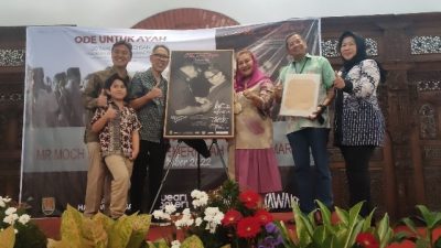 Arsip dan Dokumen Foto Moch Ichsan Walikota Semarang Pertama Diserahkan ke Pemkot