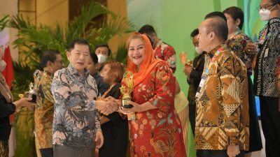 Pemkot Semarang Sabet Penghargaan Terbaik Pembangunan Berkelanjutan dan Smart Economy