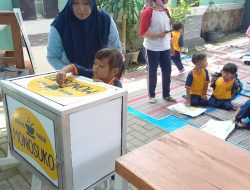 Guru TK di Blora Ini Ajari Anak Cara Bersedekah dengan Berkunjung ke Rumah Makan Monosuko