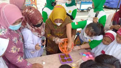 Stand Eko Enzyme Nusantara Ramai di Serbu Anak-anak