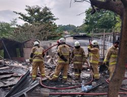 Enam Lapak PKL di Area Pasar Ngaliyan Semarang Terbakar