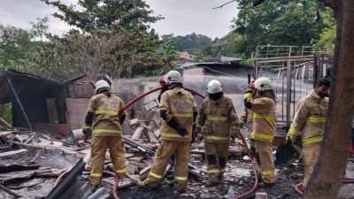 Enam Lapak PKL di Area Pasar Ngaliyan Semarang Terbakar