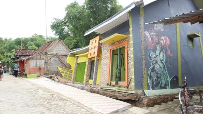 Empat Rumah di Blora Terancam Roboh, Satu Keluarga Terpaksa Tidur di Pos Kampling