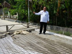 Sidak Pekerjaan Jalan, Bupati Blora  Ajak Dialog Pekerja