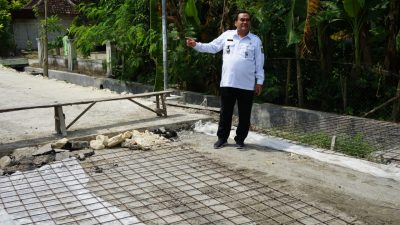 Sidak Pekerjaan Jalan, Bupati Blora  Ajak Dialog Pekerja