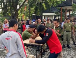 Keseruan Lomba Panco Antar Personel Satpol PP Kota Semarang di Jumat Sehat