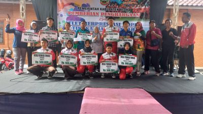 Raih Rangking 4 POPDA Jateng, Dinporabudpar Beri Tali Asih Puluhan Atlet Blora