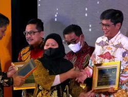 Blora Raih Penghargaan Menuju Informatif