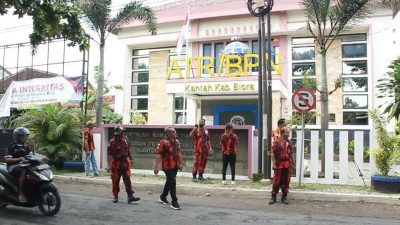 Diduga Gelapkan Uang Sertifikat Tanah, Kantor BPN Blora Digeruduk Ormas PP