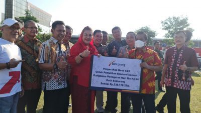 Bank Jateng Cabang Koordinator Semarang Salurkan CSR Bantu Pedagang Pasar Johar