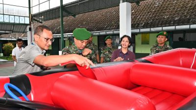 Bank Jateng Sukoharjo Serahkan Bantuan Perahu Karet ke Kodim