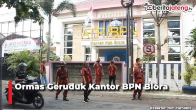 [Video] Puluhan Anggota Ormas Geruduk Kantor BPN Blora