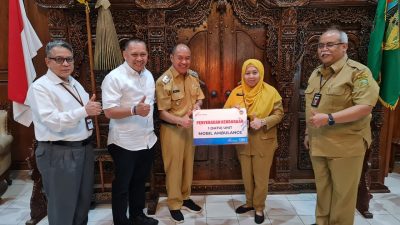 Bank Jateng Serahkan 1 Unit Ambulance ke RSUD Banyumas