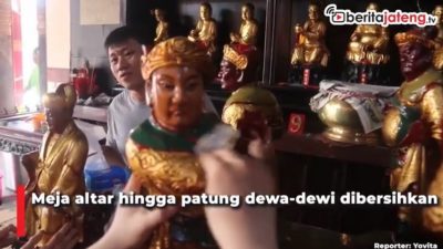 [Video] Bersih-Bersih Klenteng Tua di Semarang