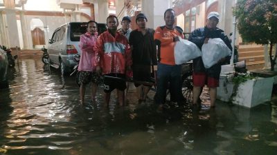 Relawan PKS Kota Semarang Bantu Evakuasi Korban dan Distribusikan Ribuan Nasi Bungkus
