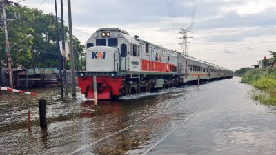 Banjir Surut Perjalanan Kereta Api Kembali Normal