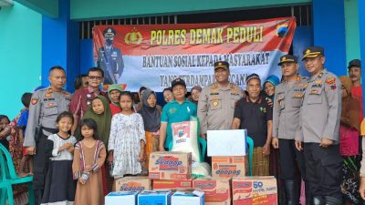 Banjir Menggenang Hingga Hari Keempat, Polres Demak Bagikan Paket Sembako dan Obat-obatan