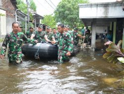 Tinjau Lokasi Banjir di Semarang, Pangdam IV/Diponegoro Beri Bantuan Warga Terdampak