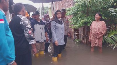 Pemkab Demak Operasikan Pompa Portabel Atasi Banjir yang Masih Menggenang