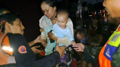 Tanggul Sungai Babon Jebol Ratusan Pemukiman Warga Terendam
