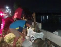 Warga Gunakan Bata Ringan untuk Bendung Sungai Sayung Dombo yang Meluap