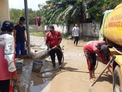 Pemkot Semarang Kerahkan Damkar dan Relawan Bantu Bersihkan Lumpur Pasca Banjir