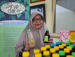 Upaya Hartati Rintis Usaha Sirup dari Daun Kersen