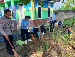 Cegah DBD, TNI-POLRI dan Warga di Blora Kerja Bakti Bersihkan Lingkungan